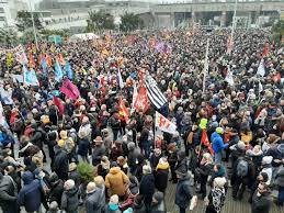 Kenkelibaa du jeudi 26 décembre 2019. Reforme Des Retraites Les Cheminots Grevistes De Saint Nazaire Collectent Des Jouets L Echo De La Presqu Ile