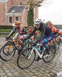 ‍♀️professional cyclist @ceratizit_wnt service course @thecyclingpodcast @bespoke_m ambassador for exploring @komoot bikes. Lizzy Banks Lays Down Marker For Flanders