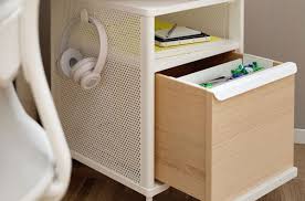 Riches en rangement, les meubles qui composent cette collection sont dotés de tiroirs, casiers et autres solutions astucieuses. Rangements Espace Bureau Ikea Ca