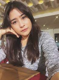 Profil Dan Biodata Prilly Latuconsina Lengkap Artis Selebriti Profil