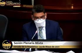 También deberá asistir a una citación de este tipo pero en senado. M24gnpuf Uh Lm