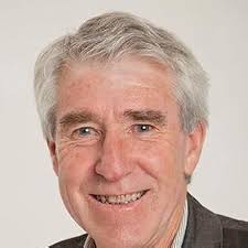 On the Brink of Everything: Grace, Gravity, and Getting Old: Palmer, Parker  J.: 9781523095438: Amazon.com: Books