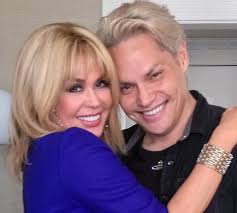 Marie And Hair Makeup Person Kim Supporting Blond Wigs She S Gorgeous No Matter What She Wears Mommy Hairstyles Marie Osmond Osmond