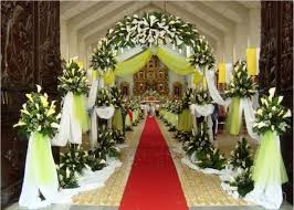 Dekorasi natal altar gereja sangat beragam bentuknya dan pemilihan warnanya, kebanyakan menggunakan warna merah ketika hari natal. 9 Macam Bunga Yang Identik Dengan Pernikahan Dengannya Resepsimu Semakin Berkesan