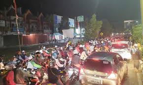 8:12 kusnadi 45 669 просмотров. Klotok Jemaah Haul 15 Sekumpul Diberi Solar 1000 Liter Dibagikan Cuma Cuma Kanal Kalimantan