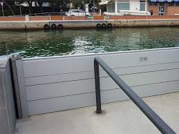 Die dammbalken werden aus speziellen aluminium profilen gefertigt. Hochwasserschutz Metallbau Ott
