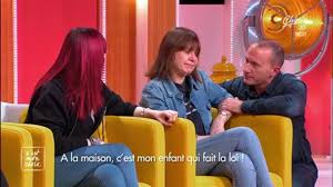 Il a l'habitude de redresser les jeunes insolents à coups de tatanes et de séances de discussion viriles. Pascal Soetens Au Secours D Une Mere En Pleurs Dans C Est Mon Choix Video Dailymotion