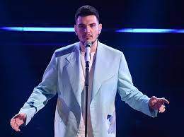 Si presenta a sanremo giovani con polvere da sparo, brano ispirato dalla perdita del suo amato. H5xny7t6ucbicm