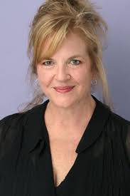 Elizabeth Sampson's Instagram, Twitter & Facebook