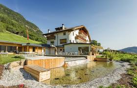 Urlaub Im Biohotel Pennhof In Sudtirol Urlaub Urlaub Angebote Hof