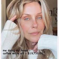 Linda Markowski's Instagram, Twitter & Facebook