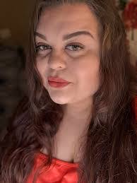 Kim Cabrera's Instagram, Twitter & Facebook