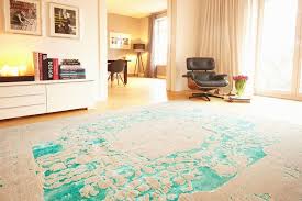 Ein persischer teppich (persisch قالین qālī) ist ein schweres gewebe, hergestellt für einen weiten bereich nützlicher und symbolischer zwecke, der in afghanistan, iran und den umgebenden gebieten des ehemaligen perserreichs hergestellt wird. Nett Perser Teppich Modern Perserteppich Teppich Perser