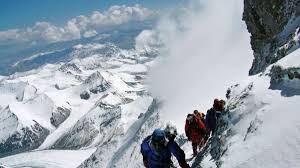 Mount everest reaches more than 29,000 feet above sea level. Mount Everest Der Uberfullte Berg Panorama