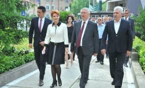 La petrecerea de la restaurant, muzicienii, împreună cu lia olguța vasilescu, claudiu manda (șeful comisiei sri în parlament) și liviu dragnea (președintele. Claudiu Manda È™i OlguÈ›a Vasilescu Primele DeclaraÈ›ii DupÄƒ Cununie Am Ales Special SÄƒrbÄƒtoarea RomaneascÄƒ A Dragostei Stiri Pe Surse Cele Mai Noi Stiri