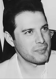 In his memories, Solti lives as a very pure and honest person,  uncompromising and tough. Solti was a great boss. The strict demands and  worked very well. You never had the feeling