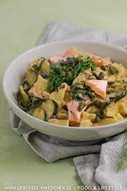 Pasta Mit Lachs Zucchini Und Kapern Dill Crunch Ubersee Madchen Rezept Pasta Mit Lachs Abendessen Ideen Lebensmittel Essen