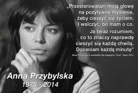 Człowiek umiera... Znowu za szybko! Człowiek umiera... Razem z nim  wszystko.. Tylko wspomnienia po nim zostają, Które wciąż mgliste z czasem  się stają, Których tak wiele, jednak za mało... Znowu za szybko
