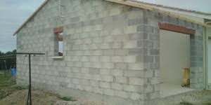 Ce garage en surface peut être indépendant de votre habitation, mais vous pouvez aussi l'accoler contre un pan de votre maison. Prix D Un Garage En Parpaings Cout De Construction Conseils Utiles