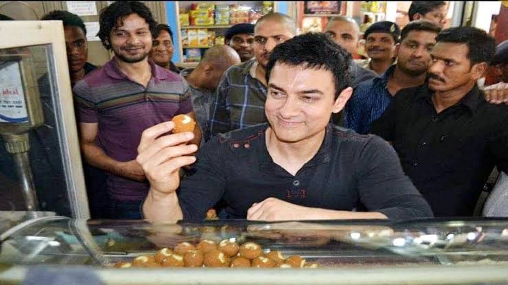 Aromatic golden Maner Laddoo batch, AI generated