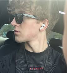 Hi everyone, has anyone attended Blue Line Aviation or is currently a  student at the school? What is/was your experience? I have zero experience  and I am thinking about attending flying school(my