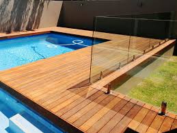 Poolumrandung Aus Holz Selber Bauen Patrial Gartengestaltung Composite Decking Pool Luxury Pools Pool Decks