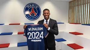 Pada musim 2021/2022, premier league memasukkan delapan nama dalam nominasi. Wijnaldum Resmi Diperkenalkan Sebagai Pemain Baru Psg