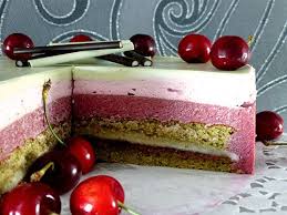 Sommerliche Eierlikortorte Verpoorten Kirsch Torte Kuchenrezepte Mit Eierlikor Rezept Lebensmittel Essen Kirschen Sommer Torte
