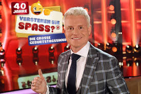 Ist eine unterhaltungssendung, bei der personen streiche gespielt und dabei mit versteckter kamera gefilmt werden. 40 Jahre Verstehen Sie Spass Jubilaumsausgabe Mit Paola Felix Medienportal Srf