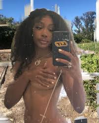 SZA Nude and Sexy Photo Collection - Fappenist