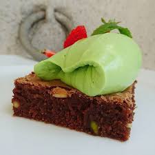 Brownie Pistaches Et Pignons De Pin Menubistronomique Chocolat Pistache Pistachio Pignondepin Yummy Dessert Patisserie Pastry Desserts Food Cake
