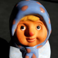 Rolf Berg Torshälla Sweden Vintage Ceramic Figurine. Girl With Basket.  Original Sticker. the Cutest Face Ever. Retro Home Decor. Collectable