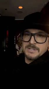 Honey you looking at my post and you can't even say hi to me or you don't  love me anymore 💔💔