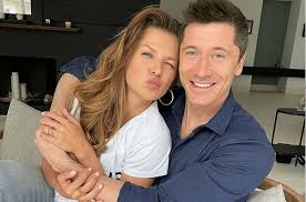 Powodem miała być choroba w rodzinie. Who Is Robert Lewandowski S Wife Anna Lewandowska All You Need To Know Digitpatrox