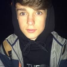 Luis Conner's Instagram, Twitter & Facebook