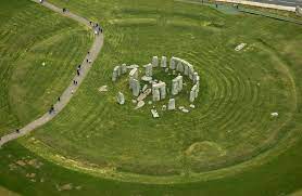 Oben rechts ist in die bilder ein kleiner kreis eingezeichnet, der stonehenge von oben darstellt. Bilderstrecke Zu Stonehenge Zwei Theorien Uber Den Zweck Des Monuments Konkurrieren Miteinander Bild 1 Von 9 Faz