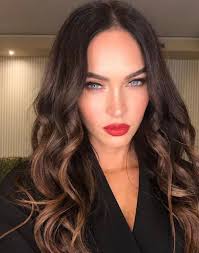 As of 2021, megan fox's net worth is estimated to be $8 million. Megan Fox Selfie Am Set Von Till Death Musanews
