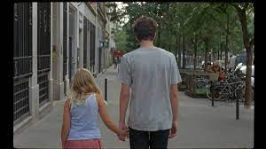 'amanda' vincent lacoste is irresistible in mikhaël hers' tender, airy study of a young parisian learning to care for his orphaned niece. Amanda Grace Et Melancolie Pour Un Deuil Bouleversant Critique