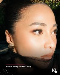 Nikita Willy kini sedang menunggu kehadiran anak keduanya. Ibu hamil cantik  ini pun sudah siap menyambut bayi laki-lakinya dengan cara membagikan  pemotretan kehamilan bareng suami dan putra pertamanya, Baby Issa. Keluarga  visual