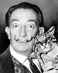 Dalí wird nach der bestimmung der gewebeproben erneut exhumiert und bestattet. Salvador Dali