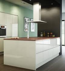 Handleless High Gloss Cream Kitchen Contemporary Kitchen Design With Sleek Clean Lines Handle Free High Gloss Kitchen High Gloss Kitchen Doors Gloss Kitchen