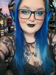 Sooo this seems to be the new hero, I left the other info there for you to  read how a Peruvian girl feels about the hero, she wrote "she doesn't look  like