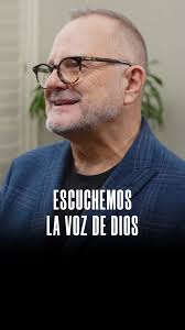 Entre más cerca caminamos de Jesús, más claramente reconocemos su voz. Él  mismo dijo: “Mis ovejas escuchan mi voz; yo las conozco y ellas me siguen”  (Juan 10:27). Cuando vivimos de su mano, aprendemos ...