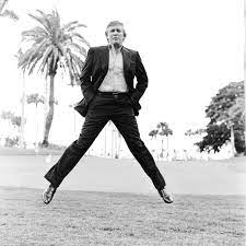 In the august 6th issue of the magazine, mark singer writes about kip litton, a dentist from michigan who may not be as fast a marathoner as he says he is. Trump Solo The New Yorker