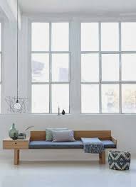 Das sofa ist der mittelpunkt in jedem wohnzimmer und zieht schon beim betreten des raumes alle blicke auf sich. Leuchtend Grau Haus Interieurs Mobeldesign Minimalistisch Wohnen