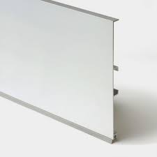 Plinthe cuisine hauteur 18 cm. Plinthe En Aluminium De La Plinthe De La Cuisine Quincailleriecuisine Fr