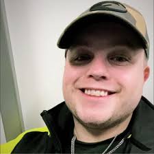 FACEBOOK TÄVLING!!! Denna stora gedigna träback med olika drycker från  Herrljunga kan bli din!!! Vad behöver ni göra för att vinna? 1: gilla  inlägget 2: tagga en vän 3: gissa antalet flaskor