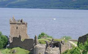 Walks around scotland's lochs are among some of its most beautiful and no matter where you are in the country, you can be sure at least one is located nearby. Wandern Am Loch Ness In Schottland Ungeheuerlich Mystisch Home Of Travel