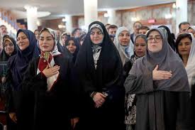 فاطمه مهاجرانی سخنگوی دولت،زهرا پزشکیان و آرزو احمدوند همسر عراقچی در نمایشگاه دیپلماتیک بانوان