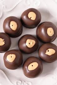 How To Make Dreamy Creamy No Bake Buckeye Peanut Butter Balls With Just 4 Simple Ingredient Easy Candy Recipes Easy Peanut Butter Valentines Recipes Desserts